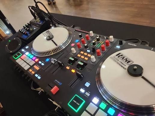 Rane Twelve turntable rig up close